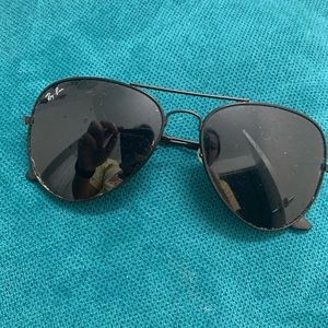Black Ray-Ban Aviator Sunglasses